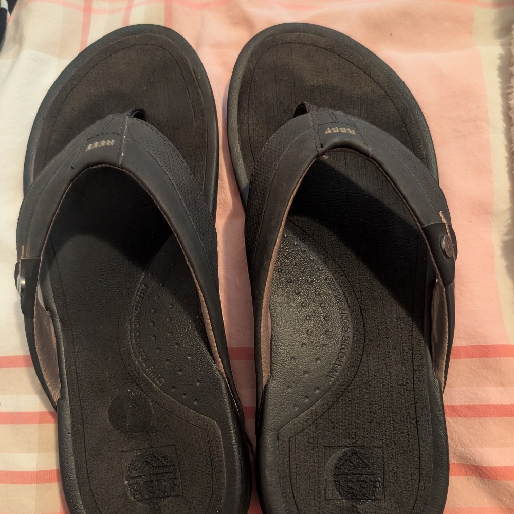 Reef sandals black (size 9)